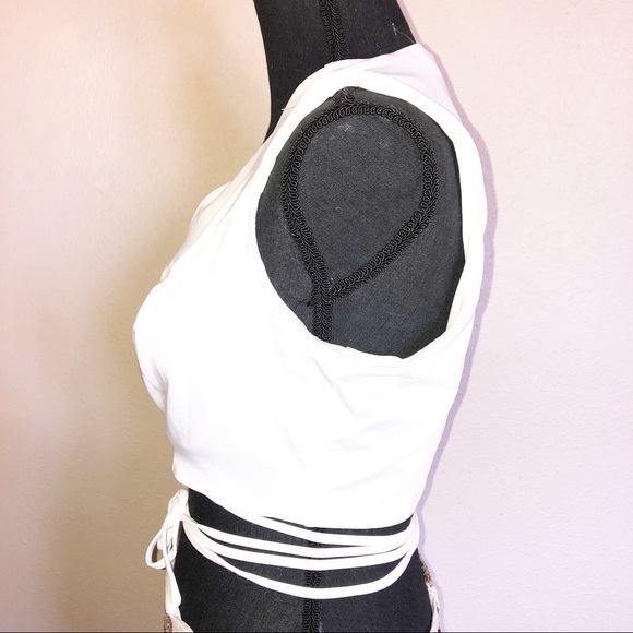 White Crop Top | Large - Picture 2 of 3